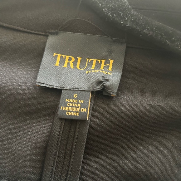 Truth by Republic suit blazer (size 6) with gold buttons, pockets, shoulder pads - Picture 2 of 6